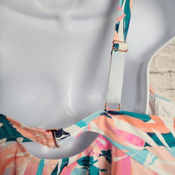 NWT Raisins Curve Swim Top Size 24W Adjustable Straps Removable Cups - Picture 4 of 12